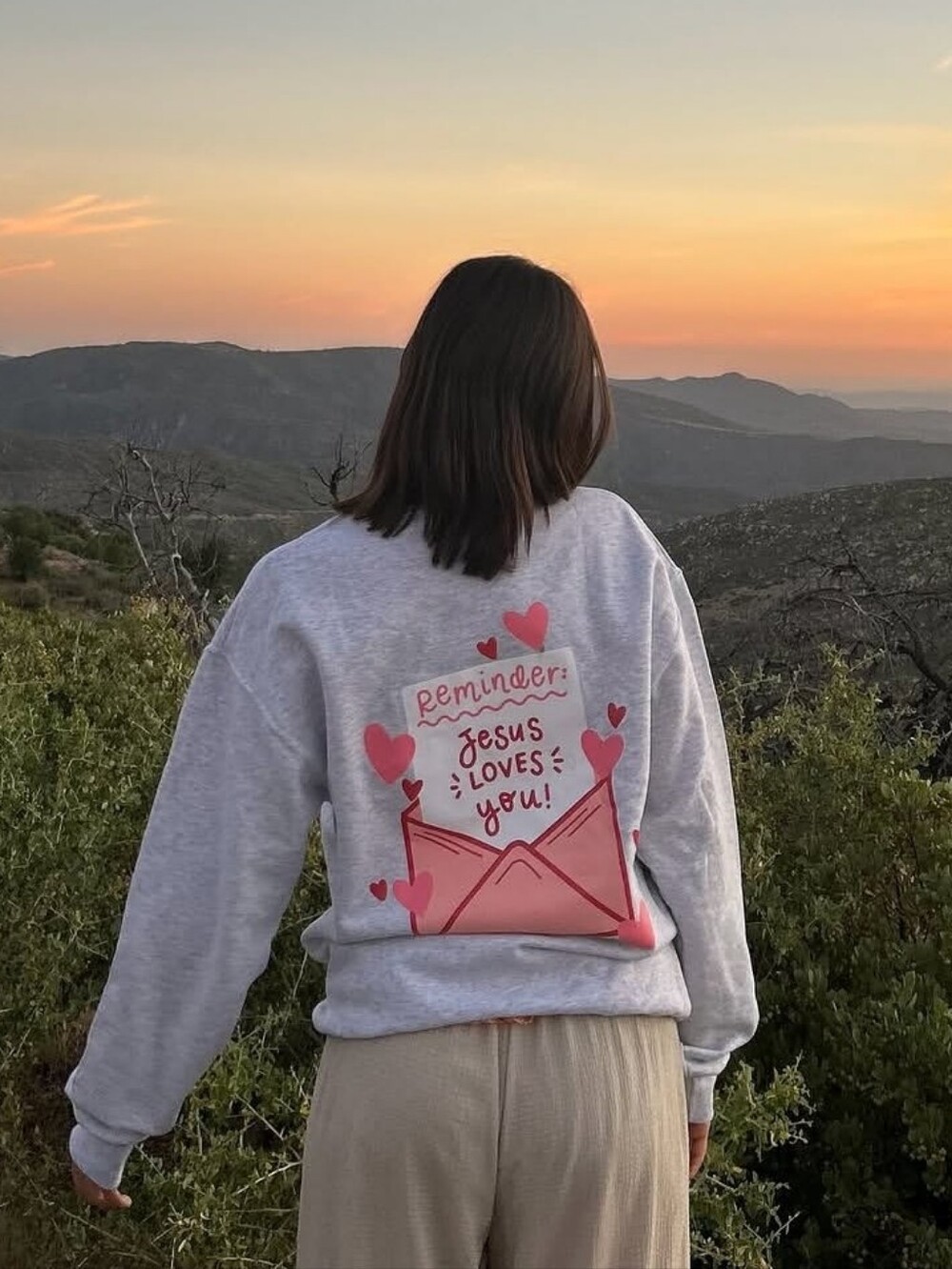 Poppy Petal Reminder Jesus Loves You Heart Graphic Sweatshirt - Gray